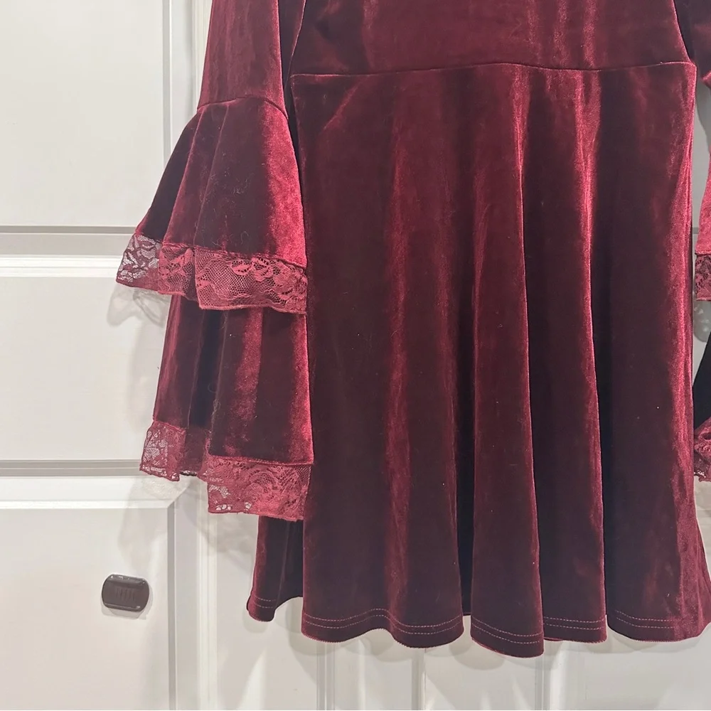 Velvet Lace-Up Dress with Lace Details - Picture 12 of 17